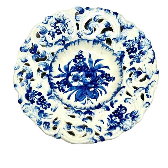 ITALIAN WHITE W/BLUE FLOWERS CERAMIC DECORATIVE PLATE - Picture 1 of 15
